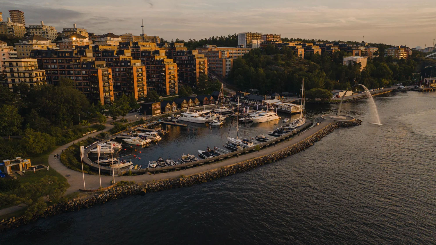 Marinmäklarnas hamn och kontor i Nacka Strand, Stockholm